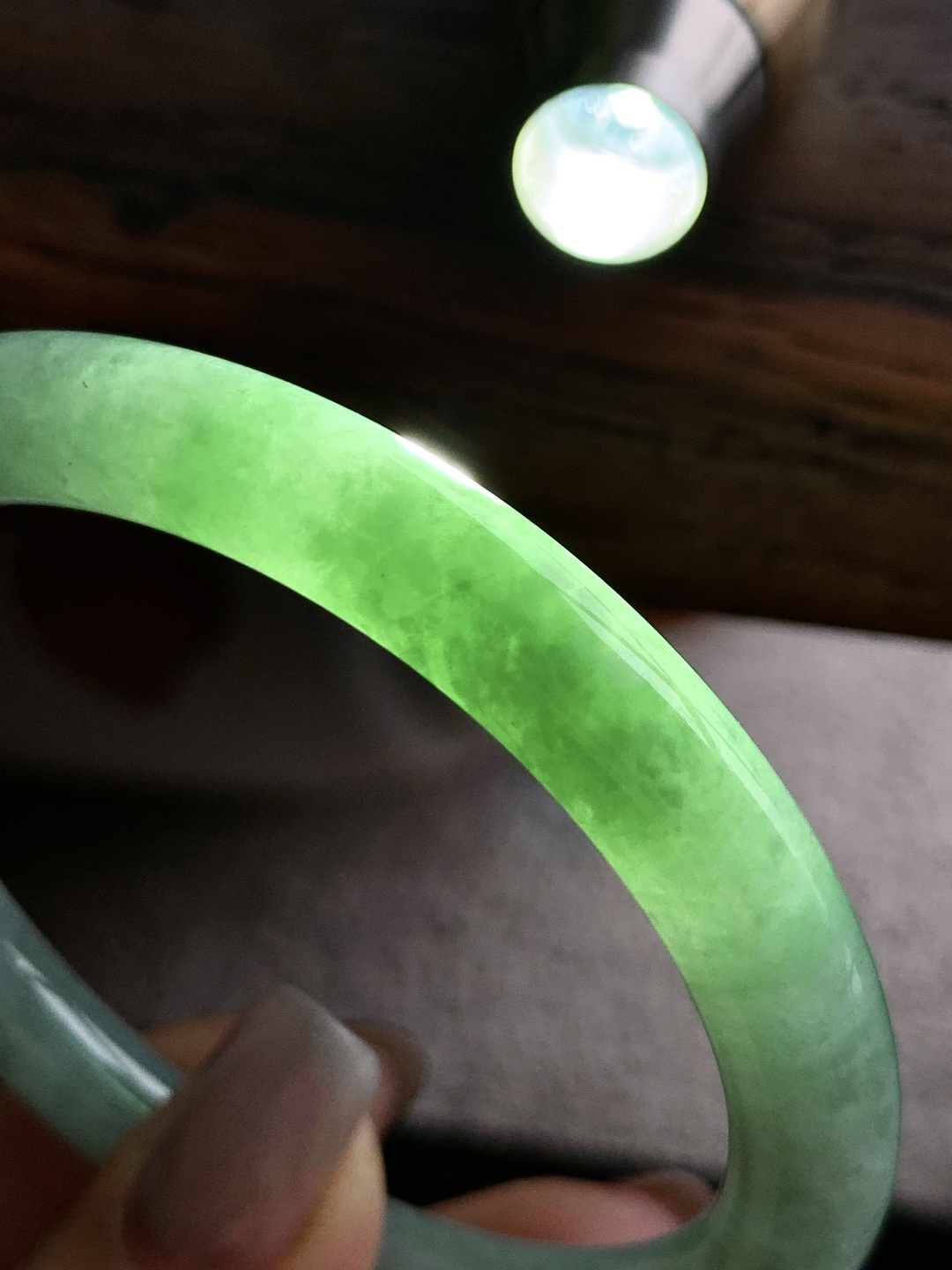 圆条 圈口56 57 55.6-7.7-7.8 飘花莹润 冰飘花 种老细腻 缅甸A货翡翠 有细纹 33.5克