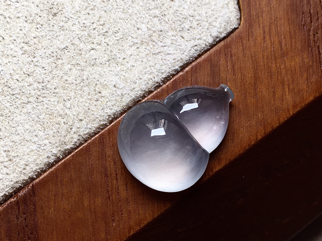 玻璃种葫芦 冰透感十足，起光感，无裂，尺寸14.8*11.2*5.3