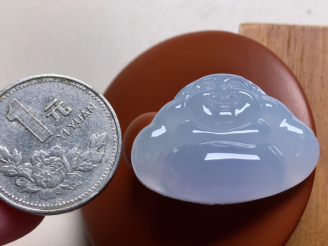 紫罗兰佛公 紫色漂亮，玉质细腻起胶感，无裂尺寸33.4*23.3*7