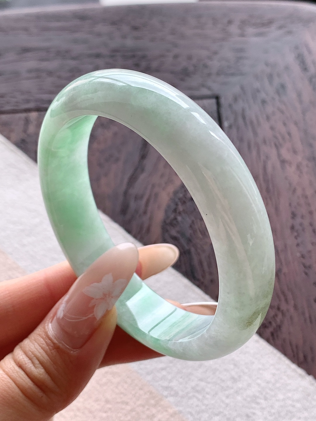 正圈 圈口56.1-13.5-7.2飘绿花 冰飘花 绿带绕腕 种老细腻 缅甸A货 无裂