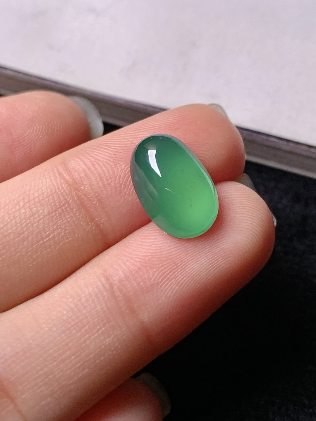 冰绿蛋面，色泽浓艳，0413尺寸12.9*8.4*4.7