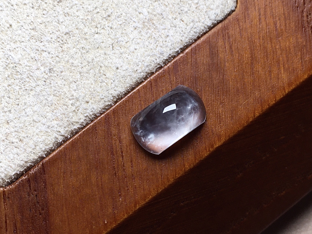 玻璃种马鞍 冰透感十足，白皙透亮，尺寸9.2*5.4*3.4 超值 不议