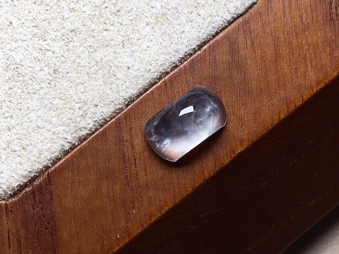 玻璃种马鞍 冰透感十足，白皙透亮，尺寸9.2*5.4*3.4 超值 不议