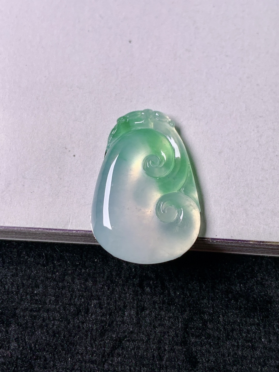 冰飘绿如意  色泽浓艳  0413尺寸23.2*15.8*3.6