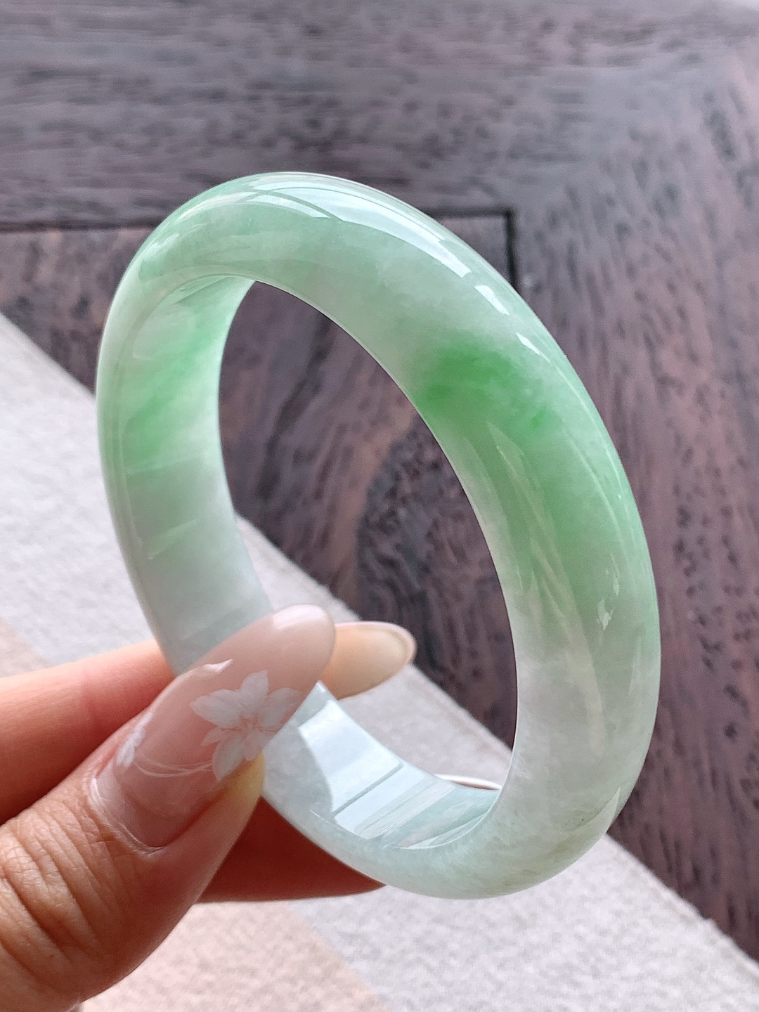 正圈 圈口56.1-13.5-7.2飘绿花 冰飘花 绿带绕腕 种老细腻 缅甸A货 无裂