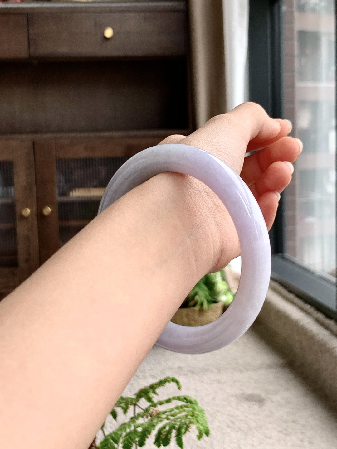 圆条 圈口62.8一10.8一10.6淡紫润底 冰紫底 种老细腻 大圈口 缅甸A货翡翠 有细纹 74.1克