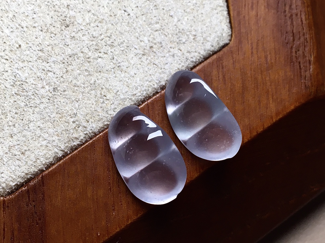 玻璃种木纳福豆一对 品质白皙透亮，行家货无裂尺寸13*8.4*5.2