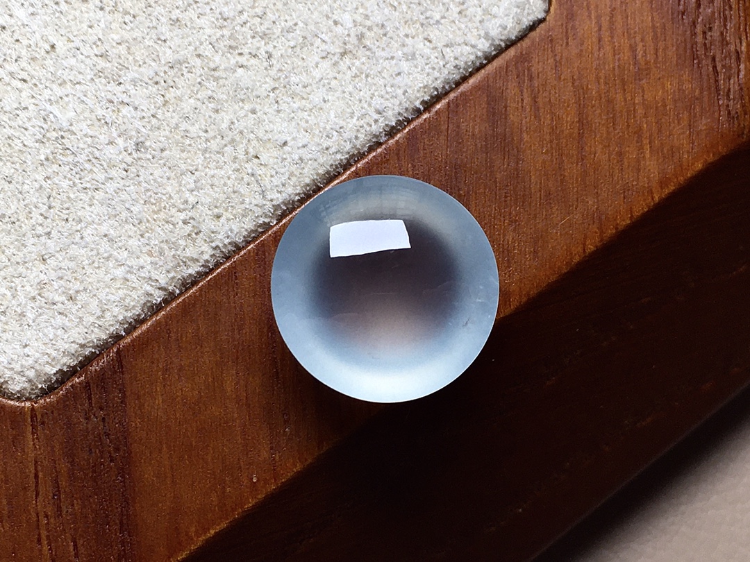 玻璃种蓝底圆蛋面 底色淡雅，冰透感十足，无裂，尺寸12*6.6