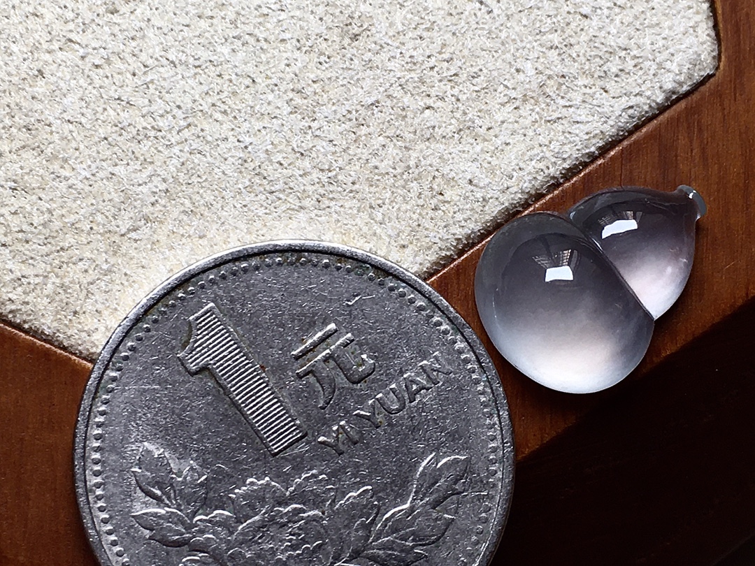 玻璃种葫芦 冰透感十足，起光感，无裂，尺寸14.8*11.2*5.3