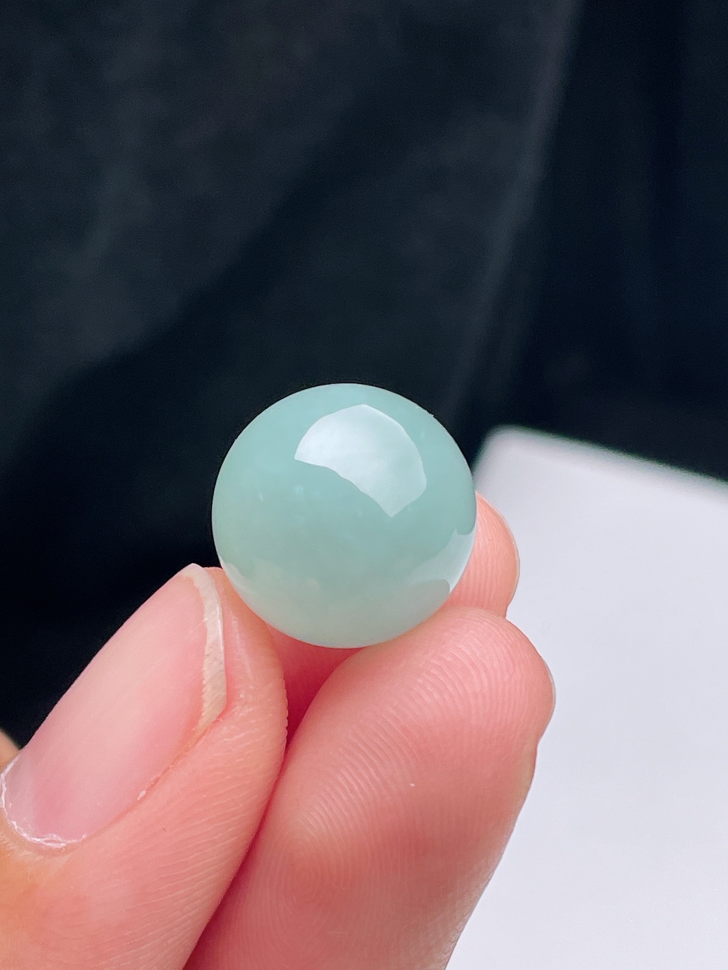 13.6mm冰蓝底圆珠，水润细腻，不议