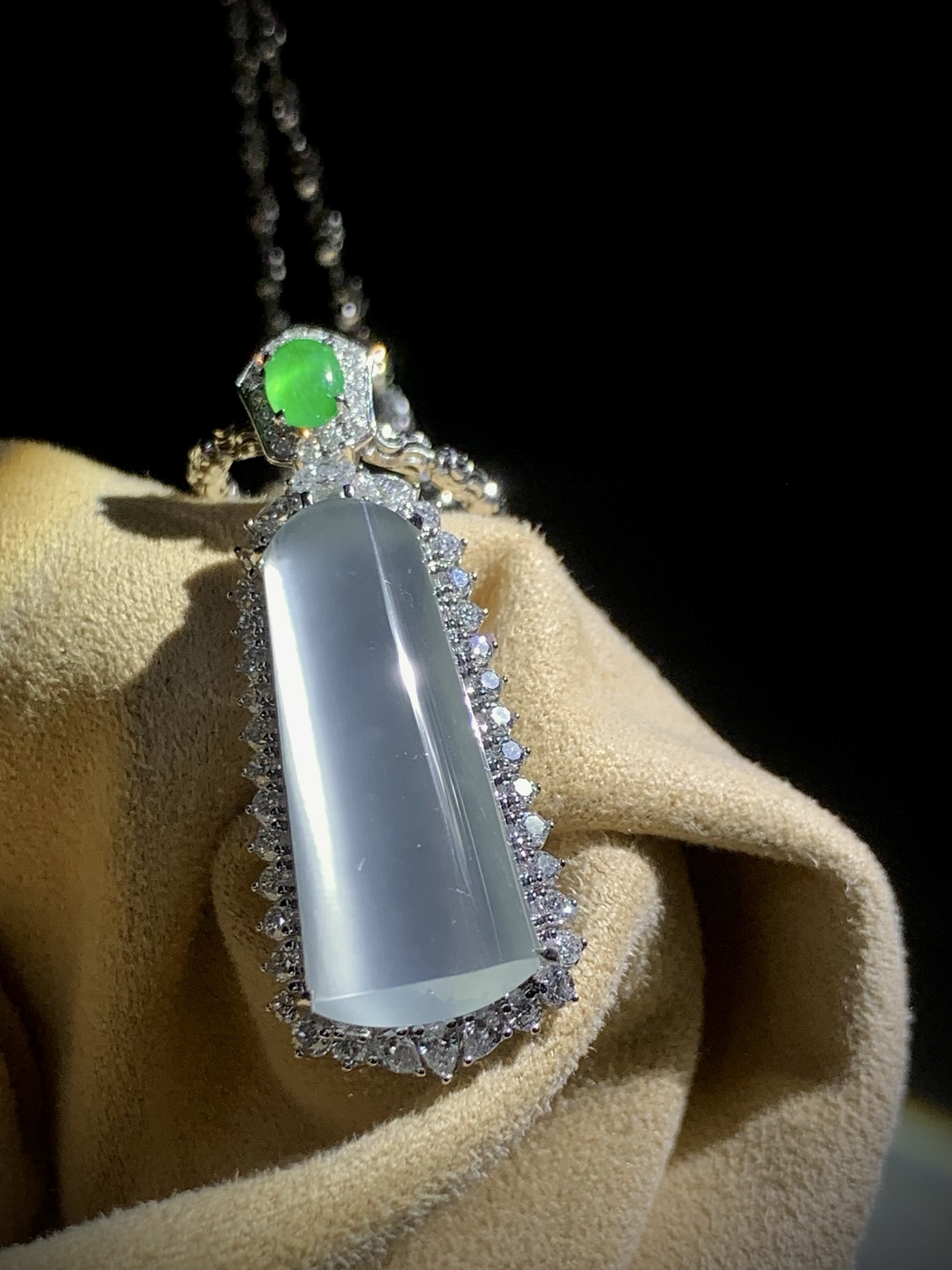 高品质玻璃种素面吊坠，裸石25-10.5-4mm38.5-14.6-9.5mm，6.69g，18K金，南非钻，翡翠绿蛋面