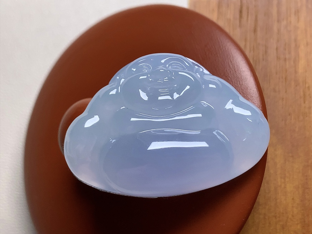 紫罗兰佛公 紫色漂亮，玉质细腻起胶感，无裂尺寸33.4*23.3*7