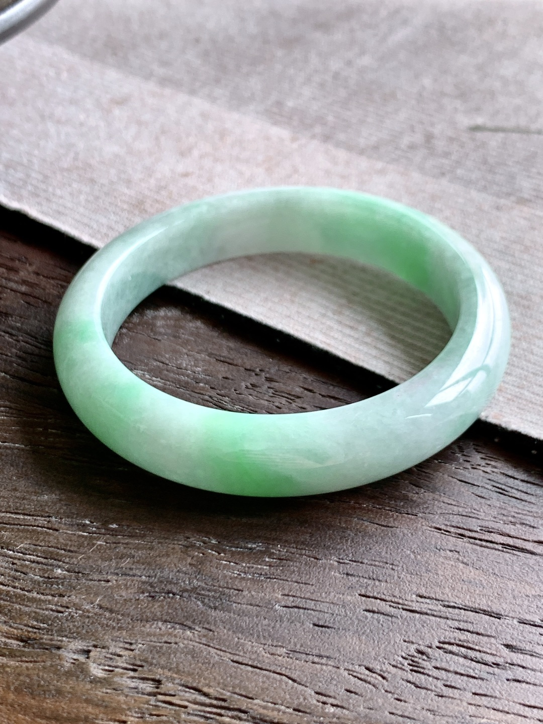 正圈 圈口58 58 58-12.4-8.3 飘翠凝镯 飘绿花 冰飘花 种老细腻 缅甸A货翡翠 有细