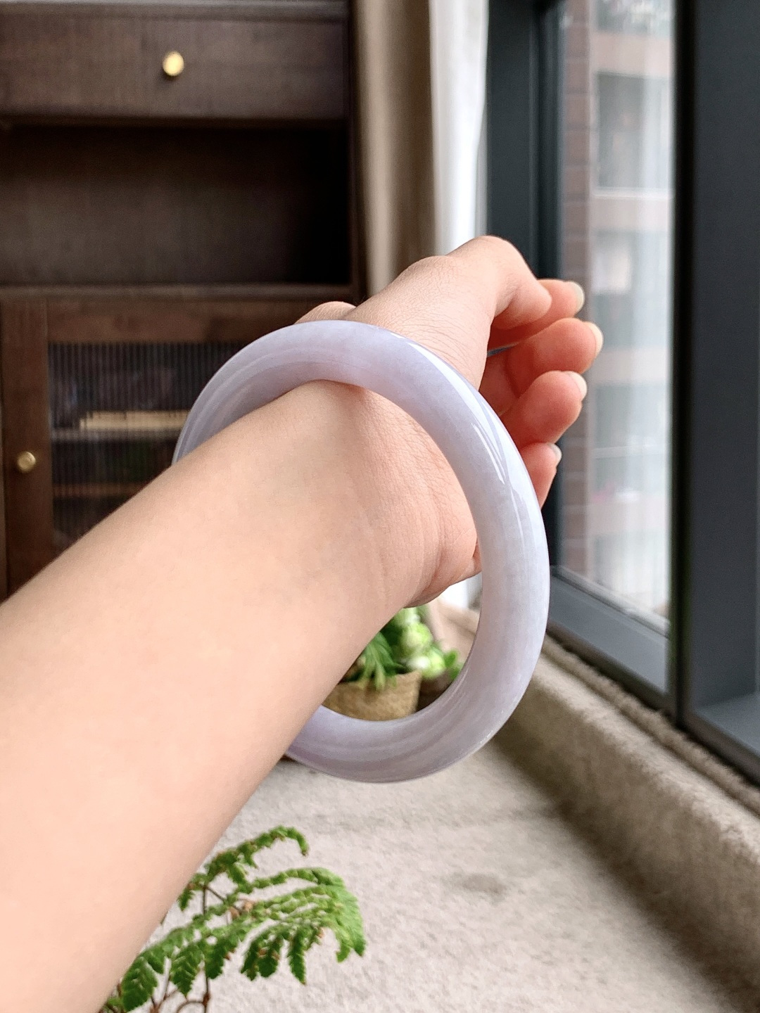 圆条 圈口62.8一10.8一10.6淡紫润底 冰紫底 种老细腻 大圈口 缅甸A货翡翠 有细纹 74.1克