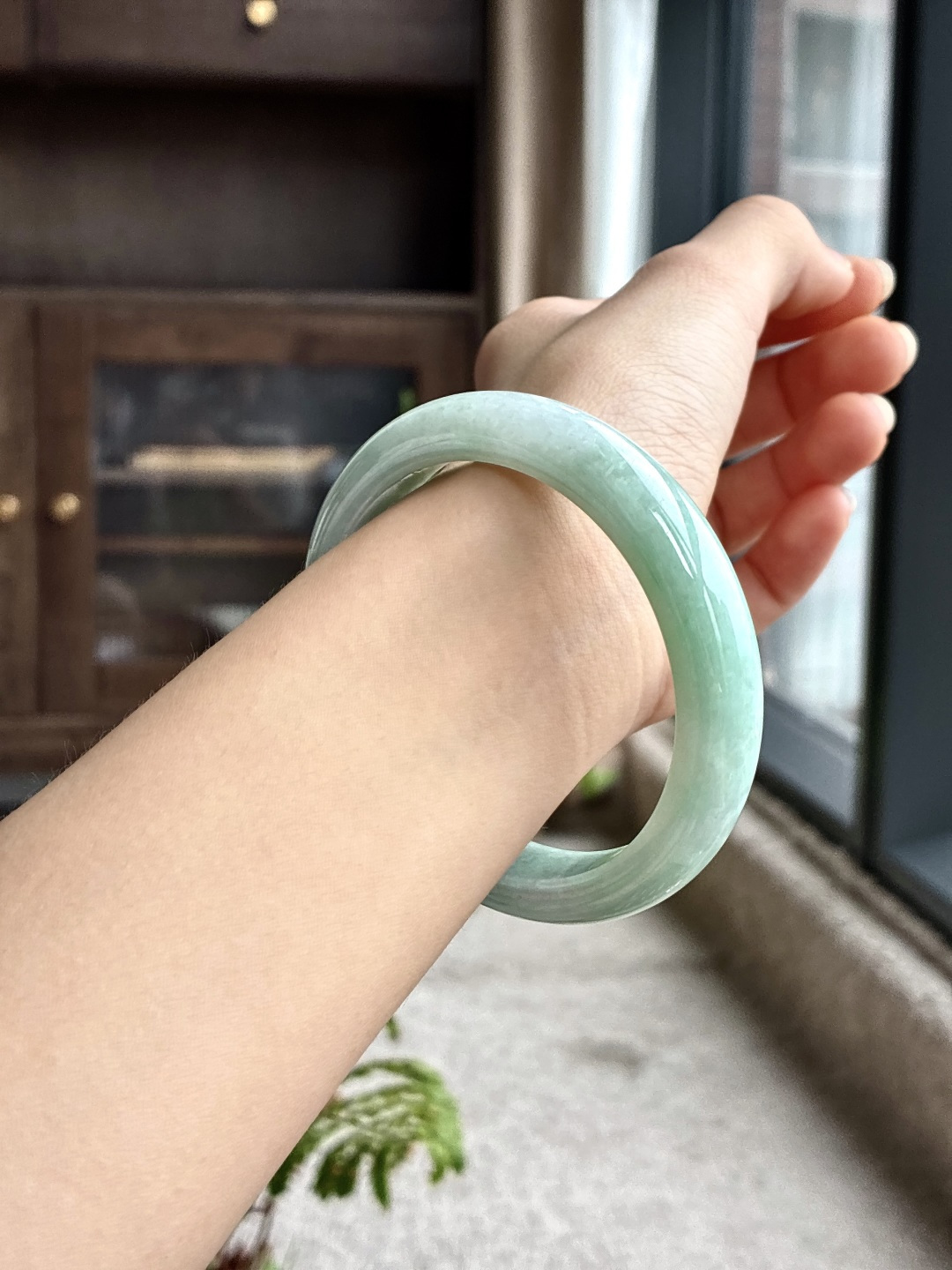 正圈 圈口58 58 58-12.4-8.3 飘翠凝镯 飘绿花 冰飘花 种老细腻 缅甸A货翡翠 有细纹 59.3克