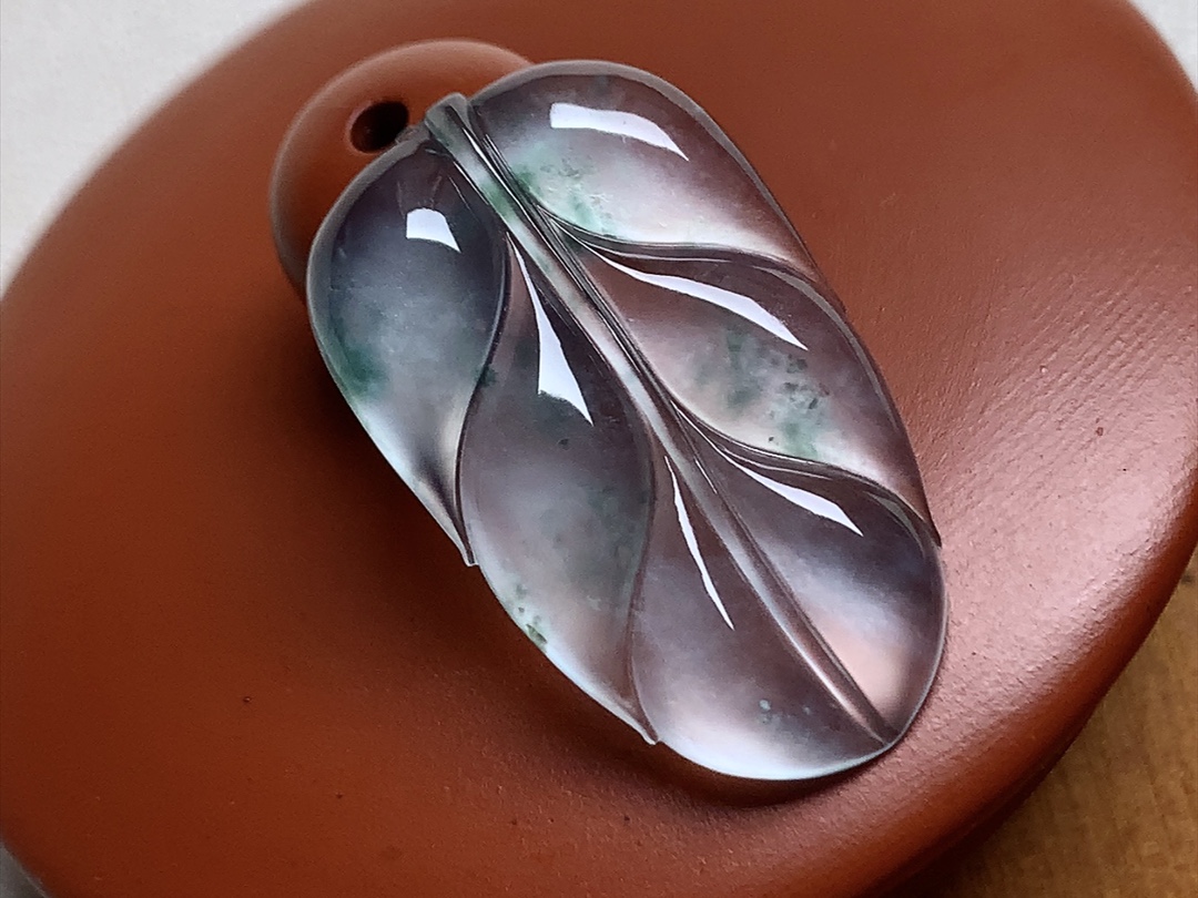 玻璃种飘花叶子 飘花色泽漂亮，冰透感十足，无裂尺寸27.2*16.5*3.6