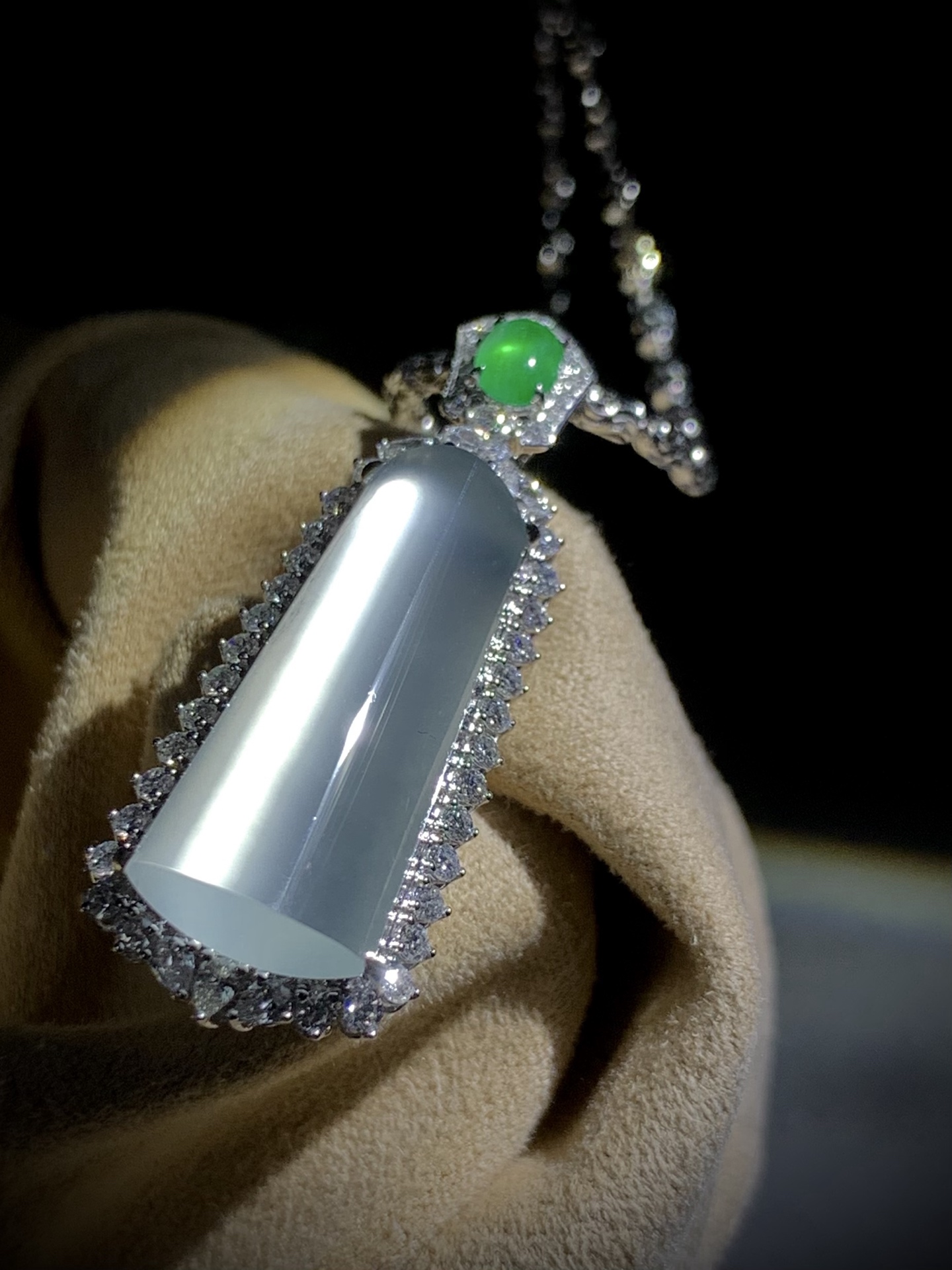 高品质玻璃种素面吊坠，裸石25-10.5-4mm38.5-14.6-9.5mm，6.69g，18K金，南非钻，翡翠绿蛋面