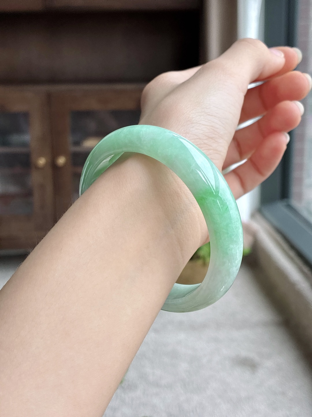 正圈 圈口56.1-13.5-7.2飘绿花 冰飘花 绿带绕腕 种老细腻 缅甸A货 无裂