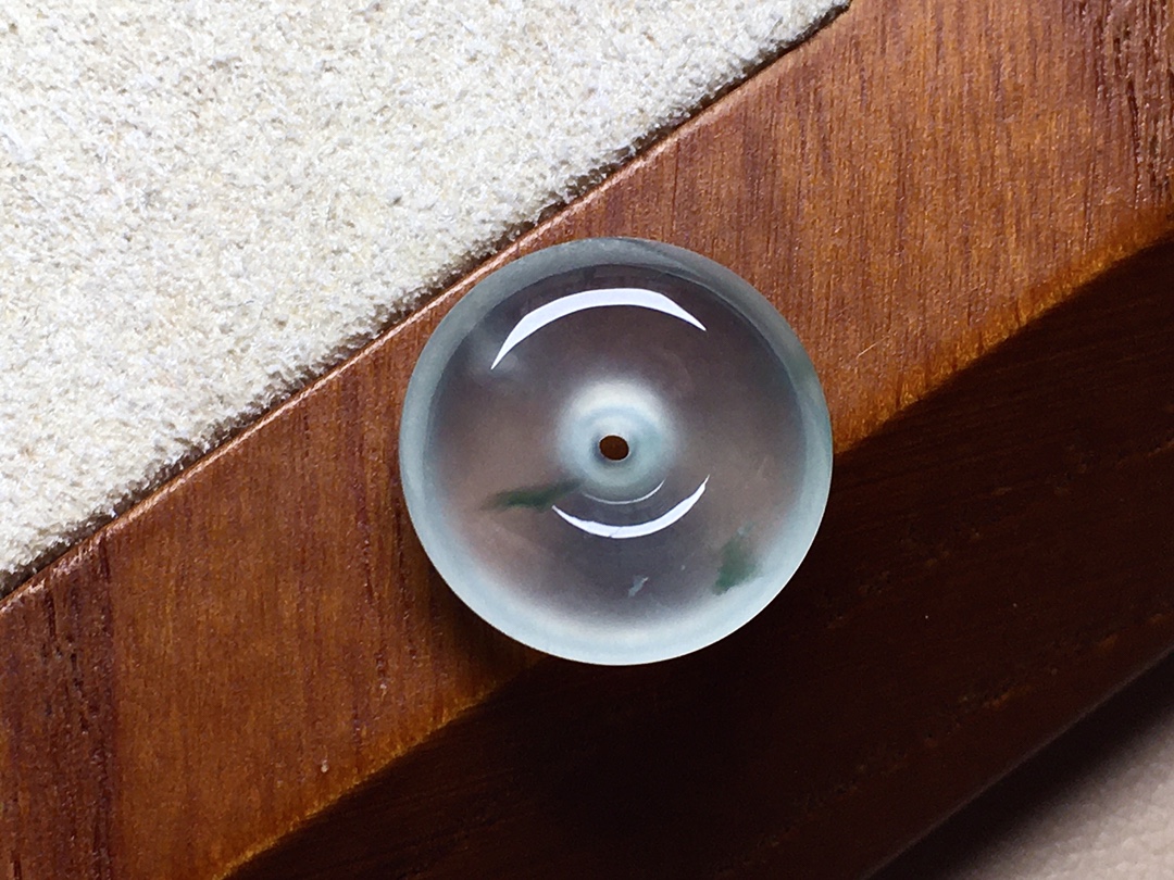 玻璃种飘花怀古 飘花色泽漂亮，冰透起胶感，无裂，尺寸13.6*5