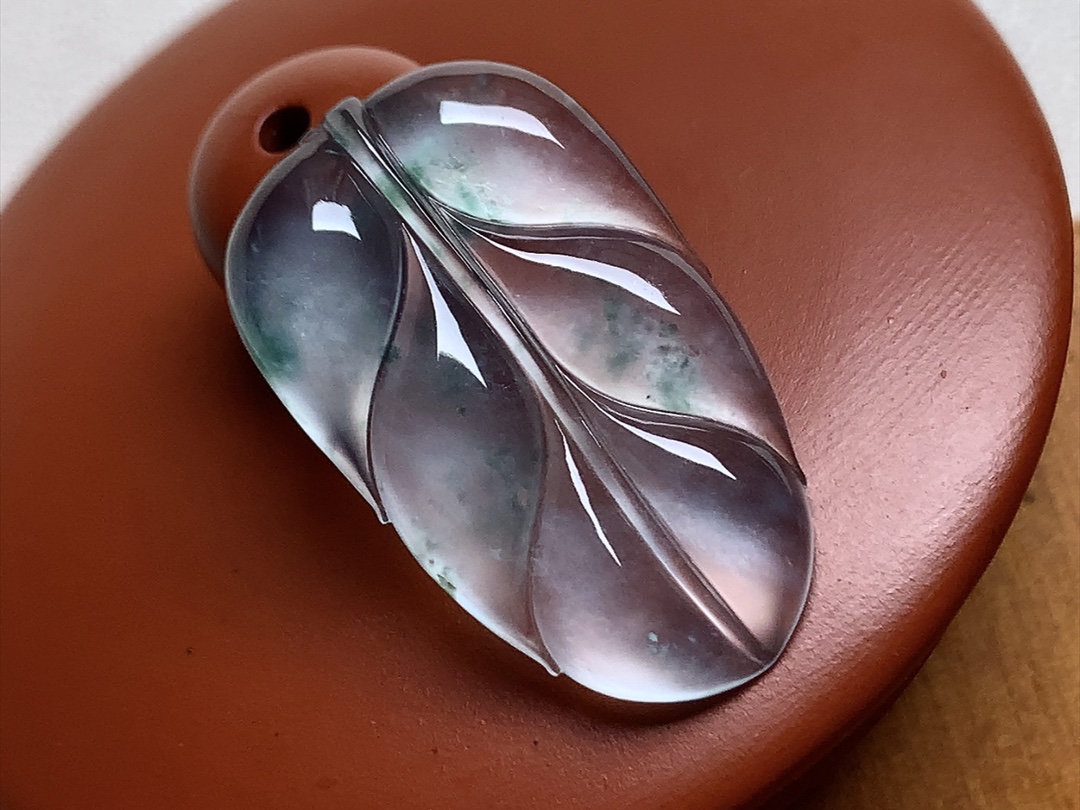 玻璃种飘花叶子 飘花色泽漂亮，冰透感十足，无裂尺寸27.2*16.5*3.6