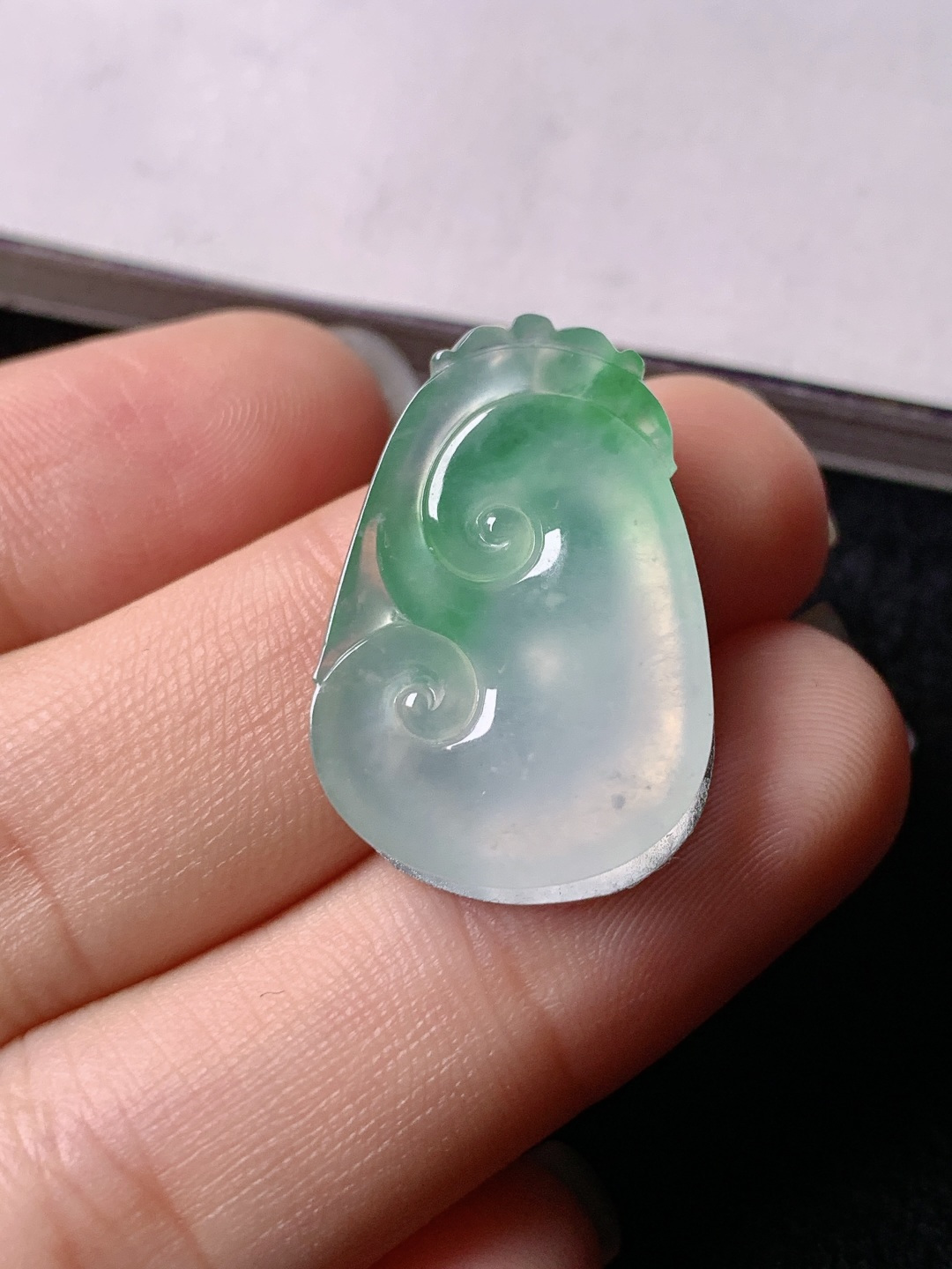 冰飘绿如意  色泽浓艳  0413尺寸23.2*15.8*3.6