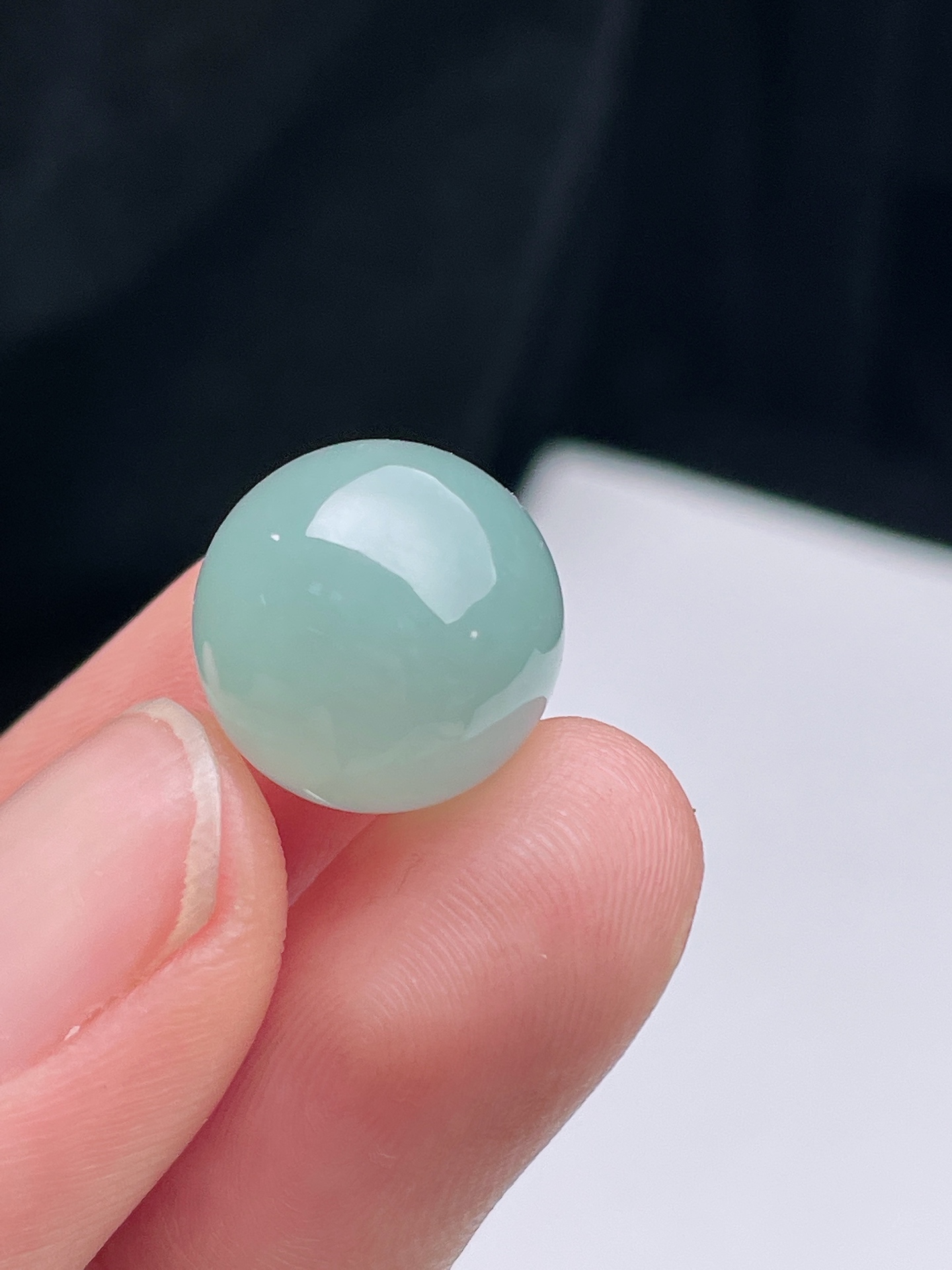 13.6mm冰蓝底圆珠，水润细腻，不议