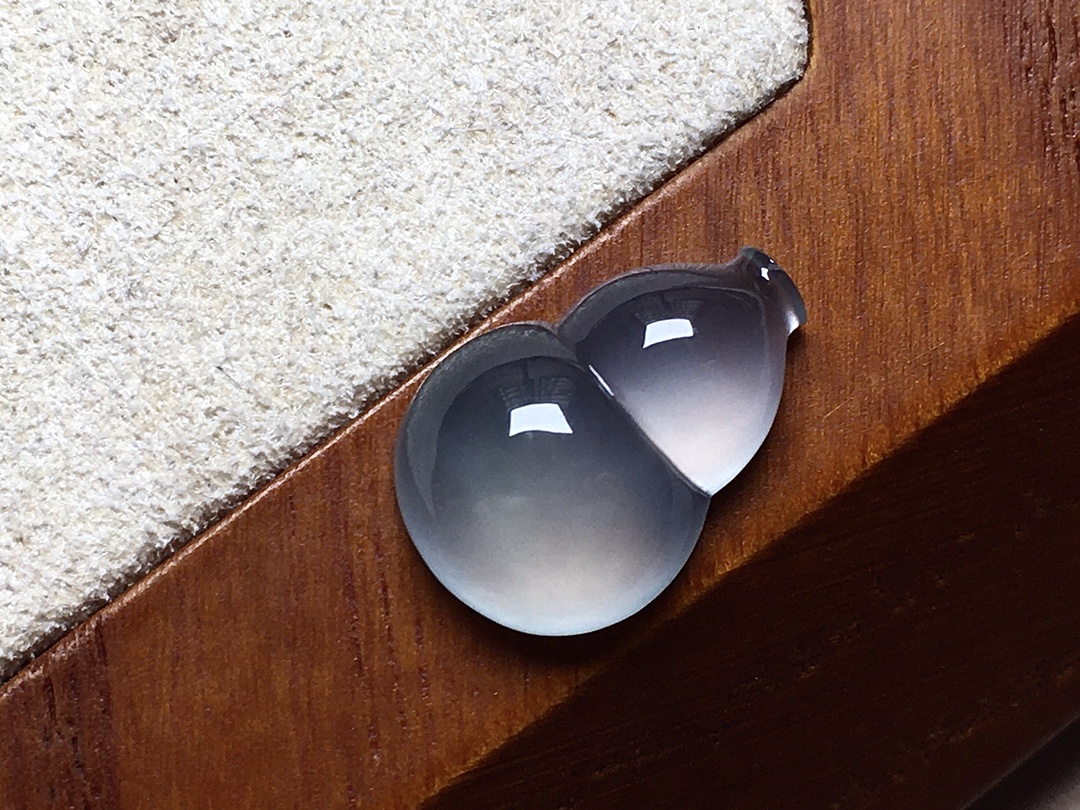 玻璃种葫芦 冰透感十足，起胶感，无裂尺寸15.4*10.7*5