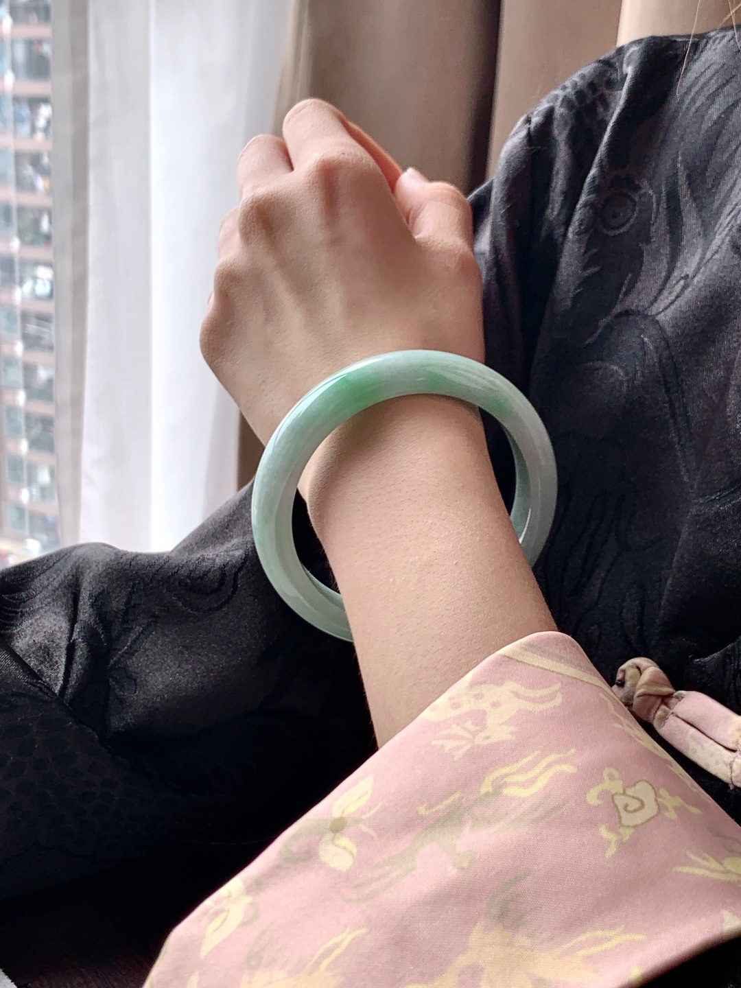 正圈 圈口58 58 58-12.4-8.3 飘翠凝镯 飘绿花 冰飘花 种老细腻 缅甸A货翡翠 有细纹 59.3克