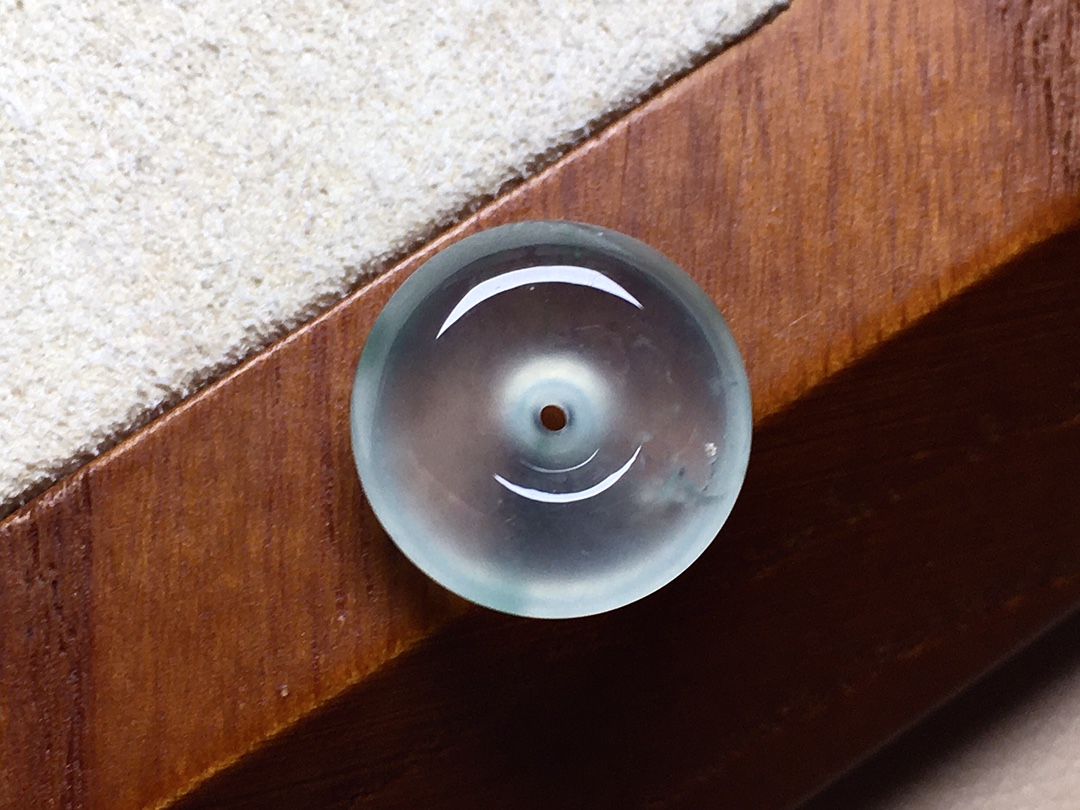 玻璃种飘花怀古 飘花色泽漂亮，冰透起胶感，无裂，尺寸13.6*5