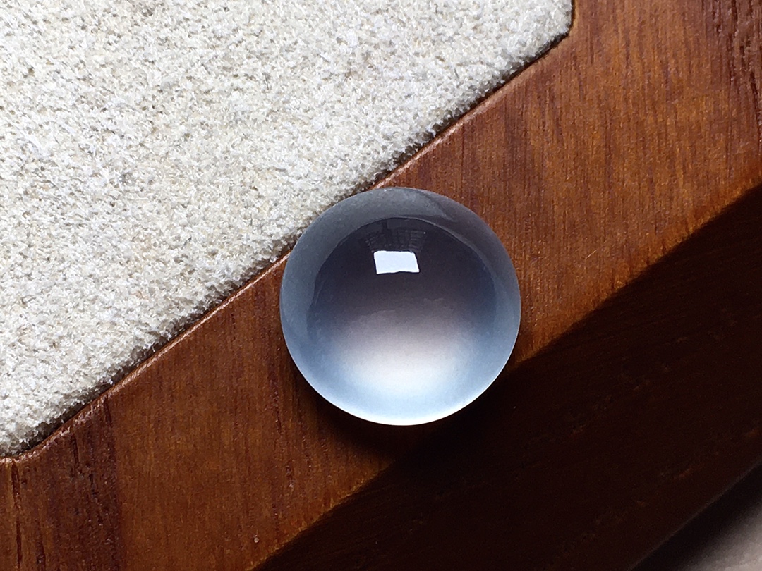 玻璃种蓝底圆蛋面 底色淡雅，冰透感十足，无裂，尺寸12*6.6