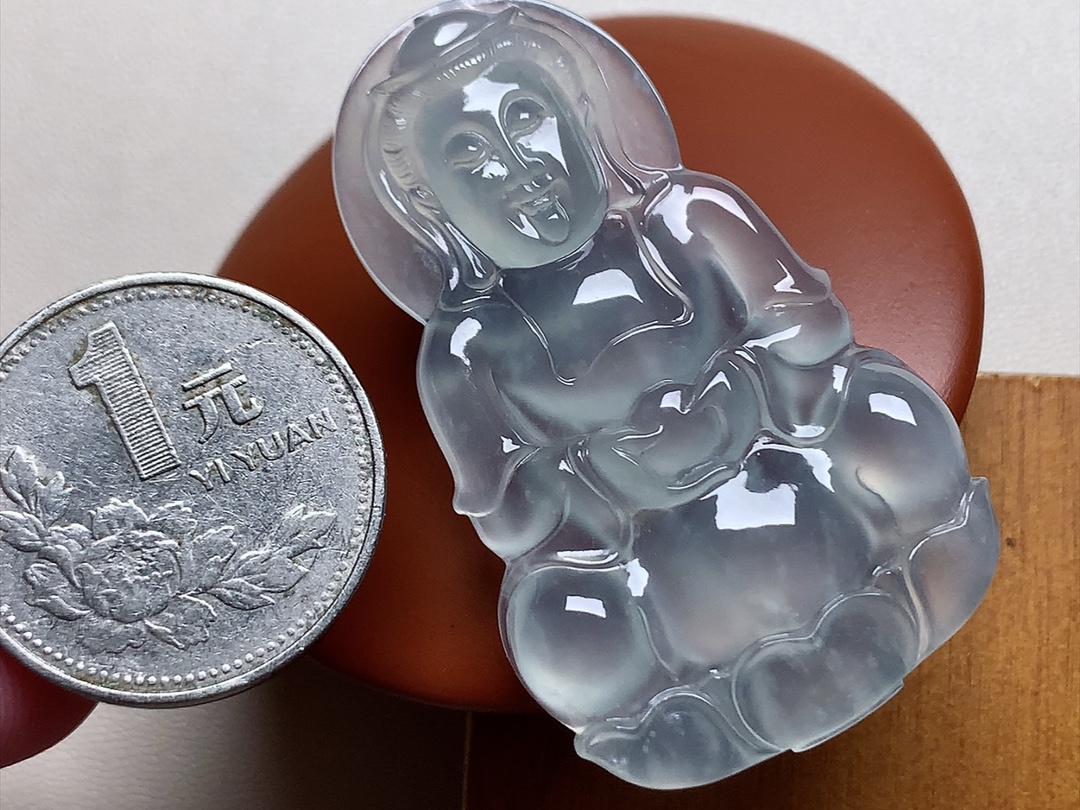 玻璃种观音 底色淡雅，种水，无裂，尺寸49.2*30*6