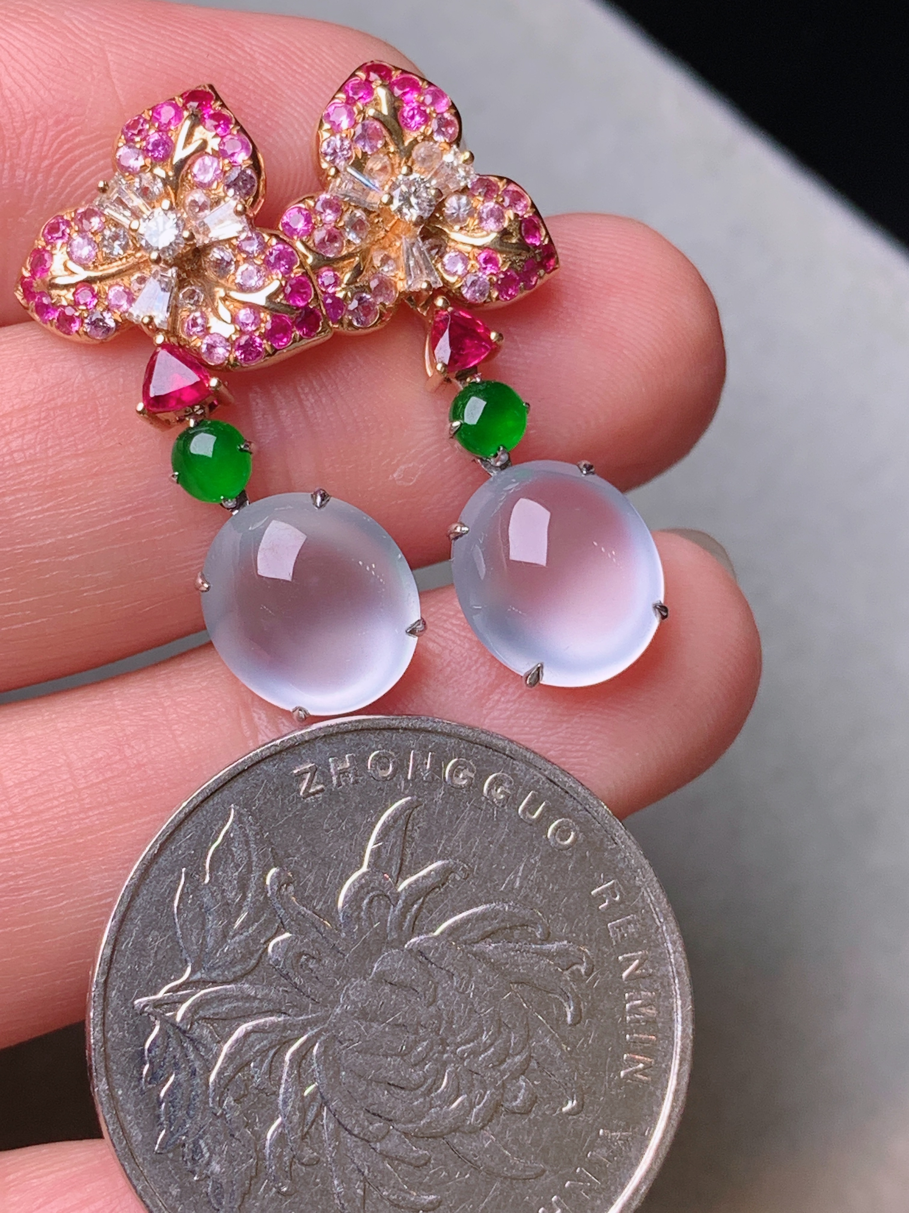 18k金钻镶嵌冰种蛋面耳坠 玉质细腻 水润亮眼 色泽艳丽 整体尺寸28.5*8.5*5.5m5