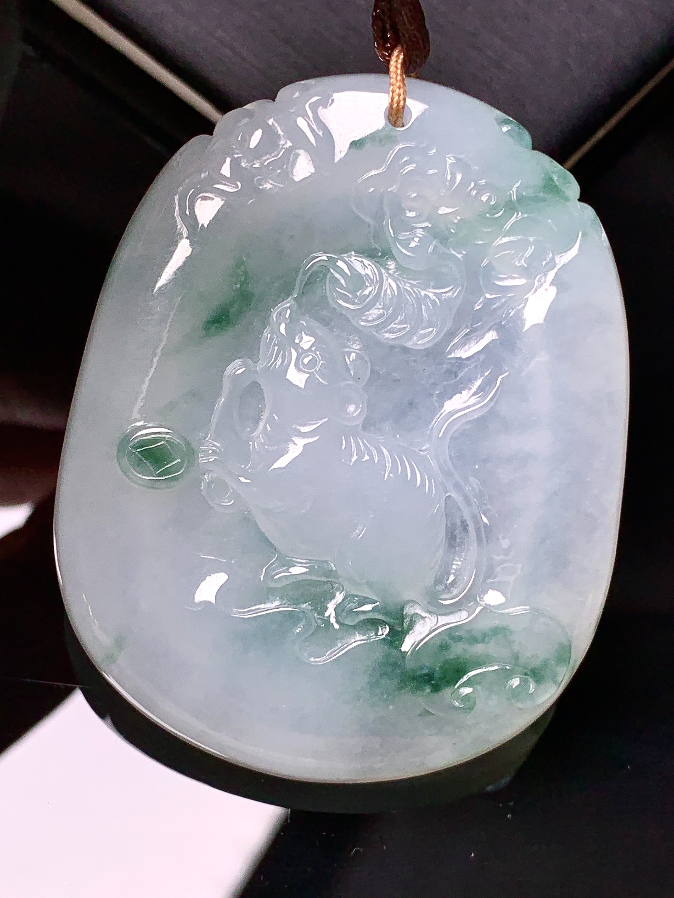 飘绿生肖鼠吊坠 玉质细腻 水润亮眼 色泽艳丽 整体尺寸51.3*40.8*6.2b2