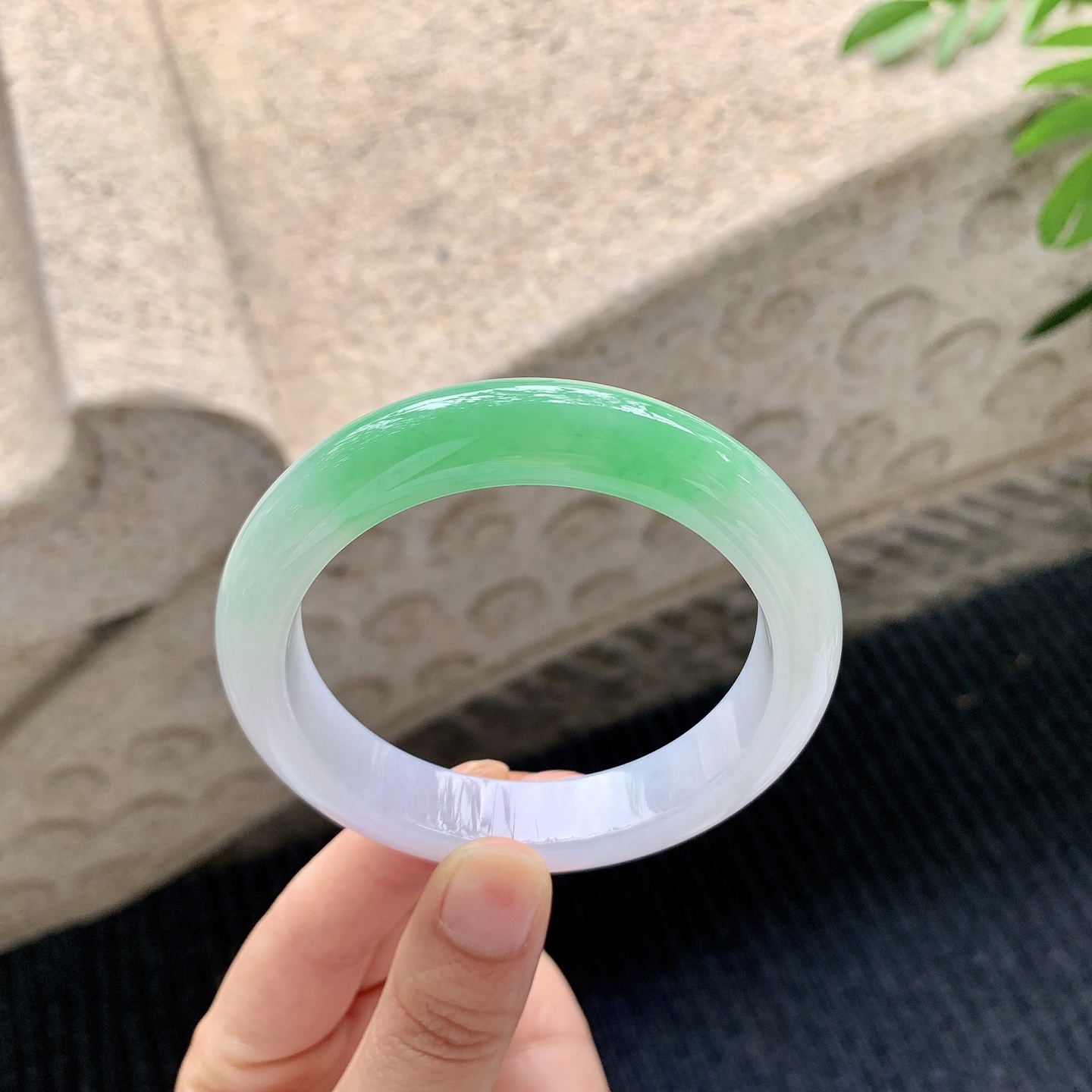 正圈58 59【圈口】58/12.7/9【编码】A3041533【描述】糯冰椿彩，水润，种老，细腻，无裂纹