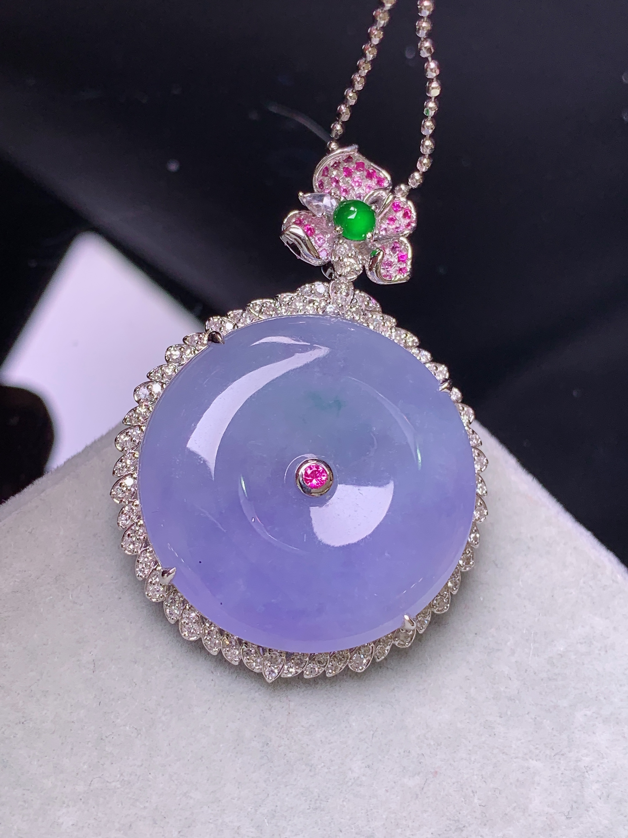 18k金钻镶嵌紫罗兰平安扣吊坠 玉质细腻 水润亮眼 色泽艳丽 整体尺寸39.2*27.5*7.2t1