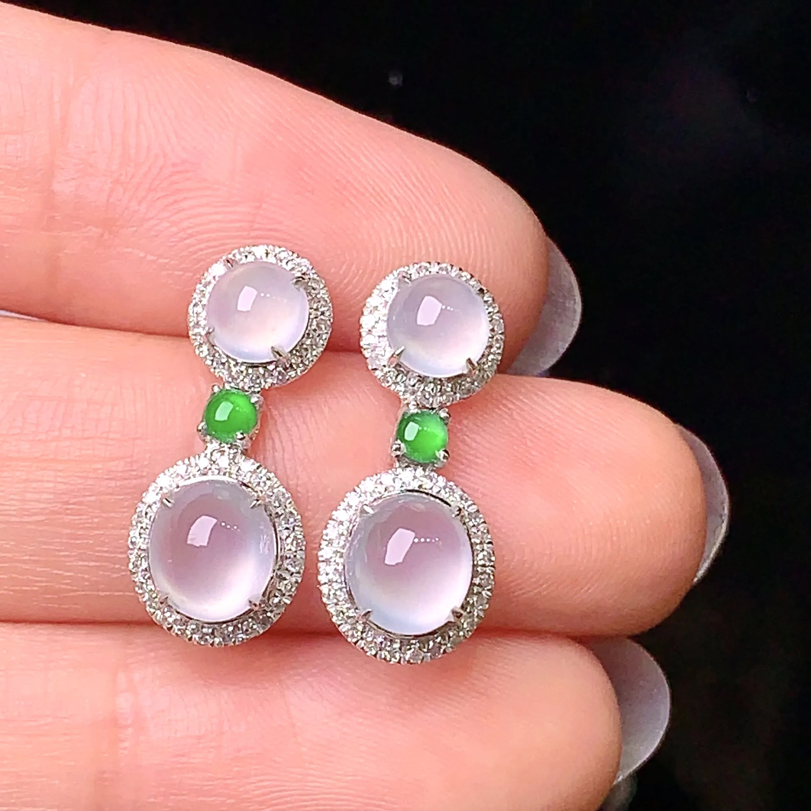 18k金钻镶嵌冰种蛋面耳坠 玉质细腻 色泽艳丽 款式新颖时尚唯美 整体尺寸18*8*5.4