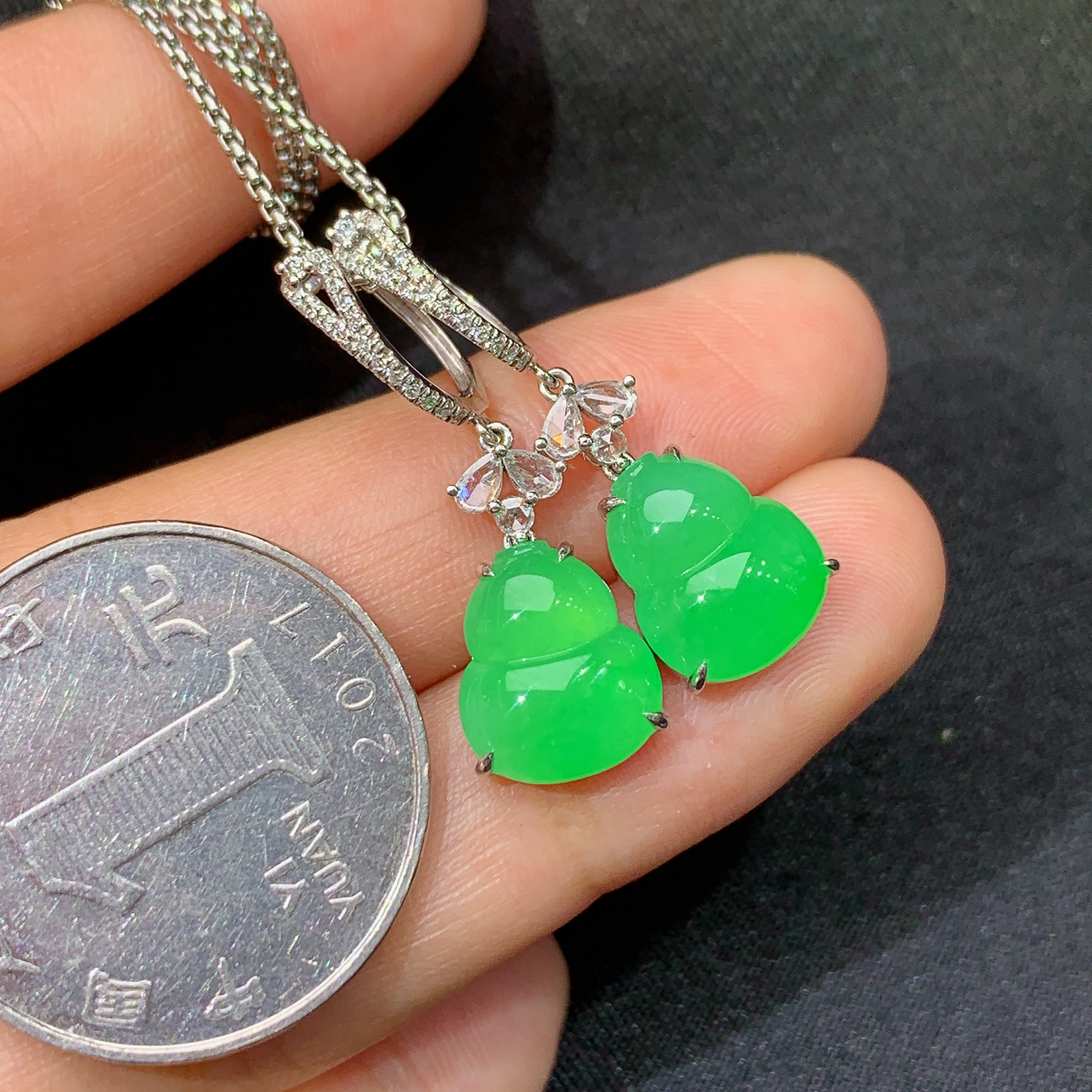 冰阳绿葫芦耳坠，18k金镶嵌，简约时尚，冰润色阳，种水足，L6 尺寸10.9*9*3