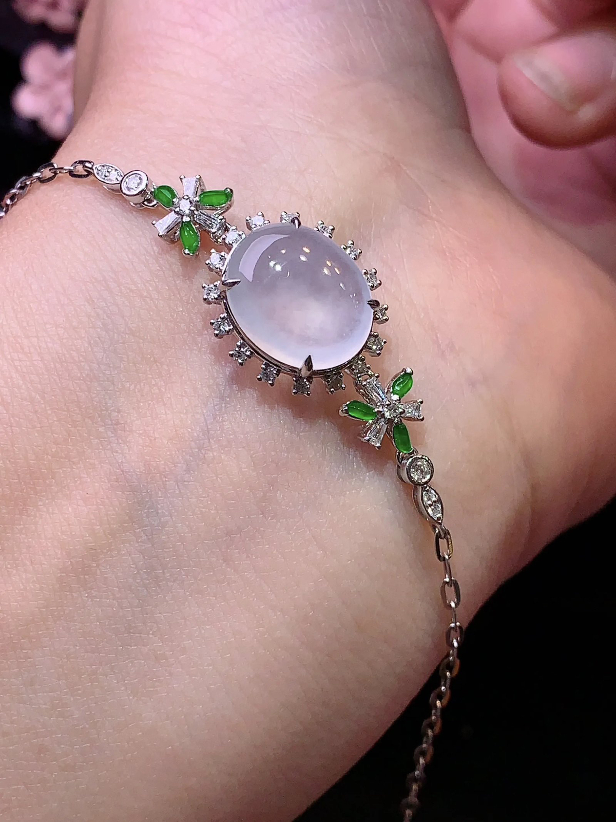 18k金钻镶嵌冰种蛋面手链 玉质细腻 色泽清新艳丽 裸石尺寸12.5*10.5*4