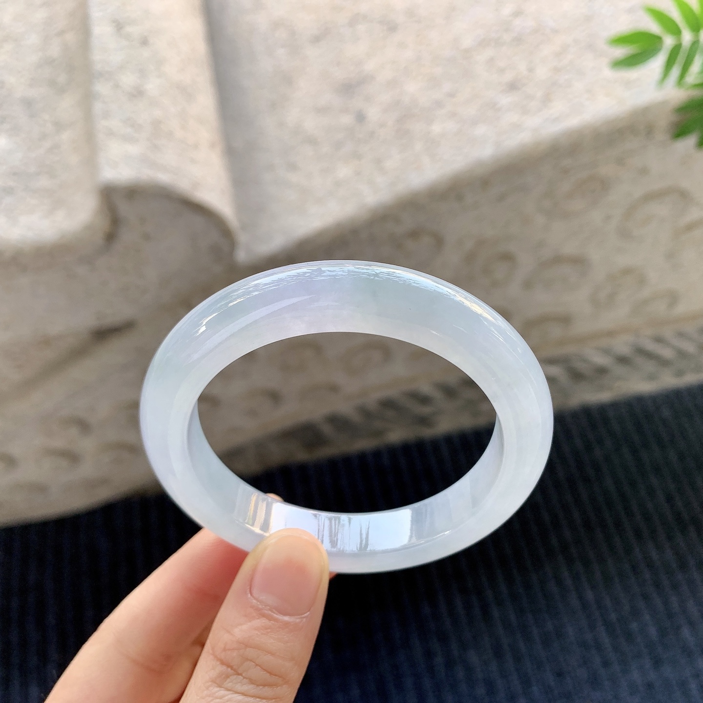 正圈53 54【圈口】54.2/10.8/8.9【编码】C5012523【描述】糯冰紫底，水润，种老，细腻，无裂