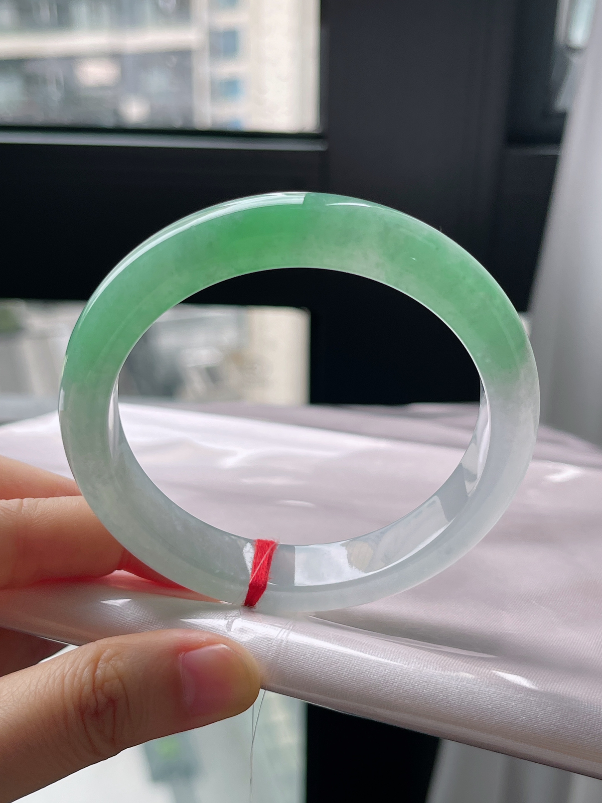 正圈59.3圈口，翡翠冰糯种飘绿手镯