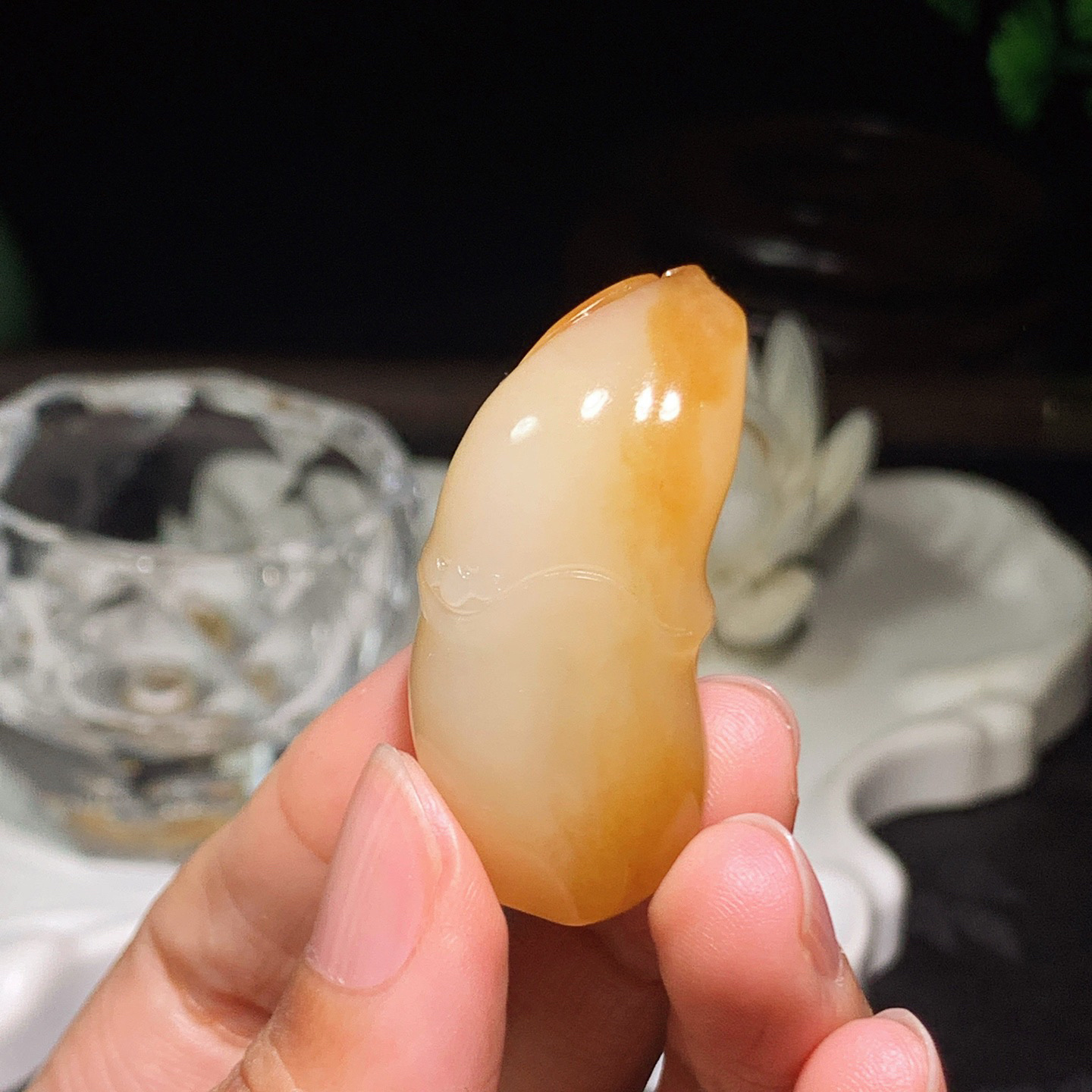 新疆和田玉白玉且末糖节节高升挂件 尺寸42/19/15重18克。玉质细腻油润。手推出油。佩戴高端典雅。lt260413