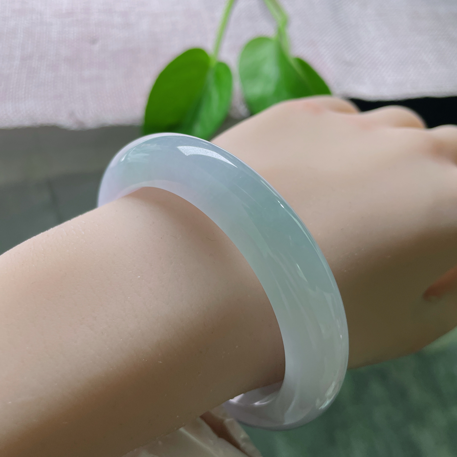 56/12/9.1，春彩正圈，水头好，厚装，是冰封的晚霞，是未醒的紫梦。洒金，ss50019a