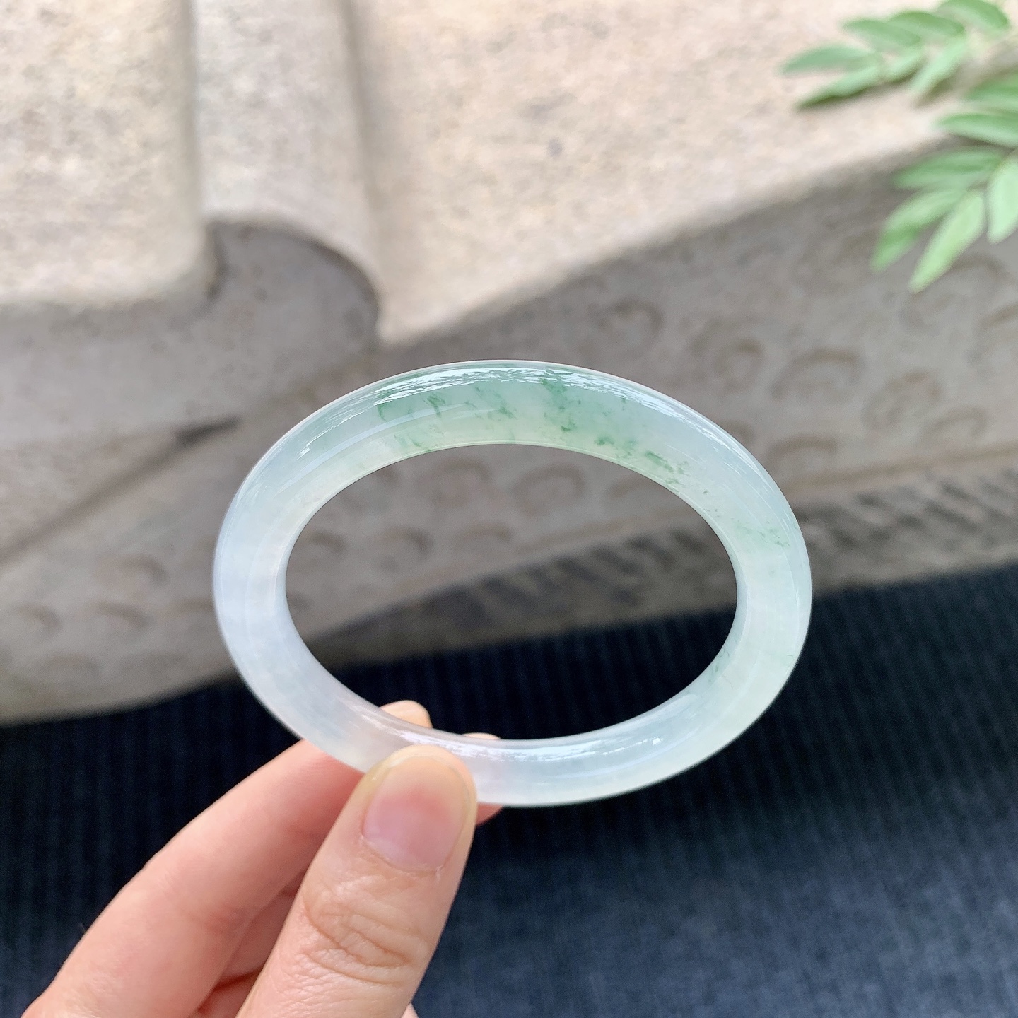 圆条54 55 圈口54.5/8.7/8.2 糯冰飘花，水润，种老，细腻，无裂纹121343