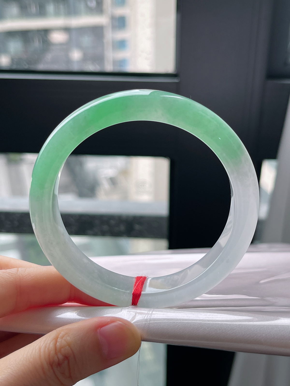 正圈59.3圈口，翡翠冰糯种飘绿手镯