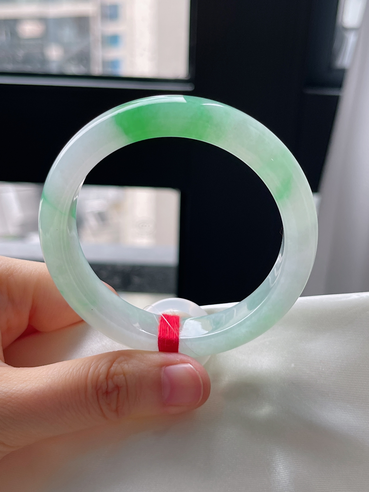 正圈53圈口，翡翠冰糯种飘绿手镯