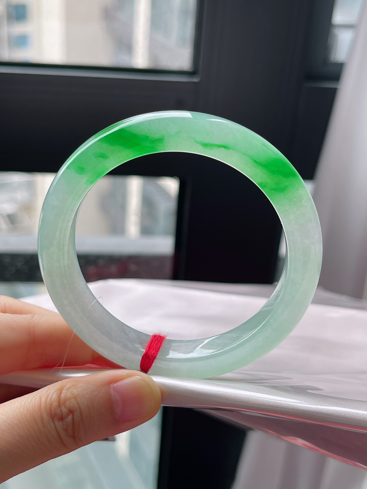 正圈58圈口，翡翠冰糯种飘阳绿手镯