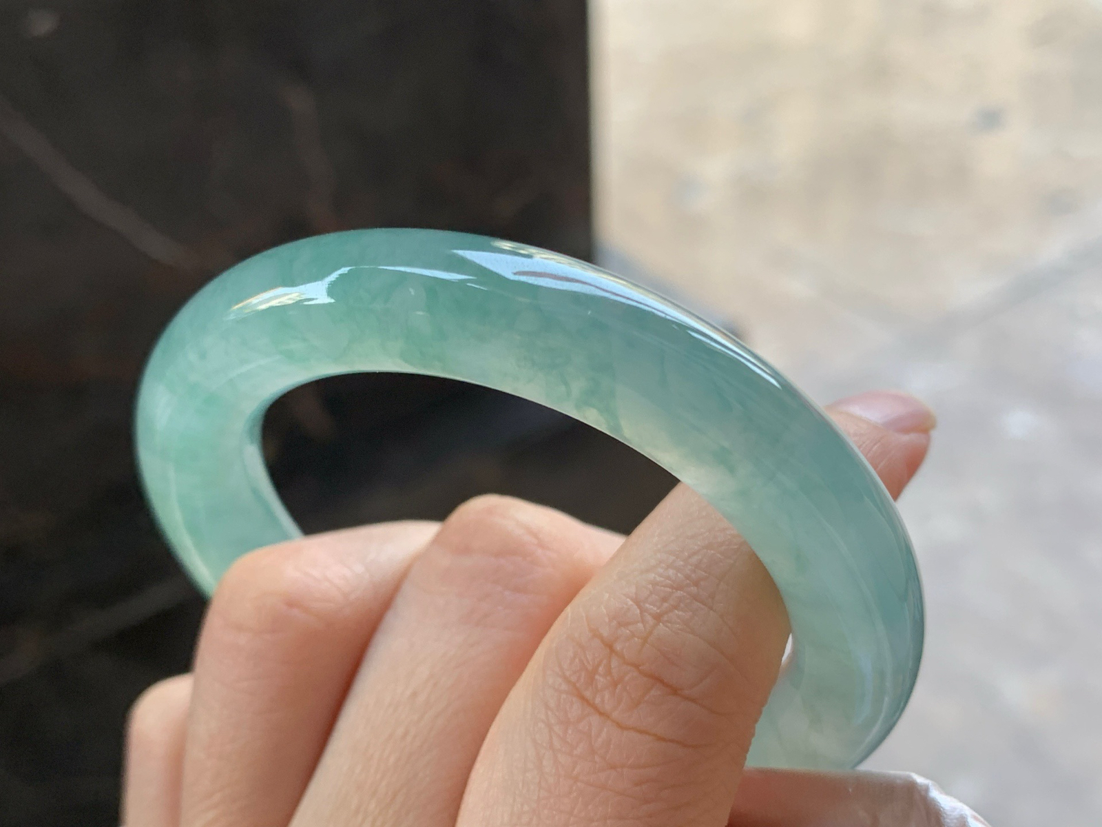 50.5-10.2

冰蓝圆条手镯^_^水润