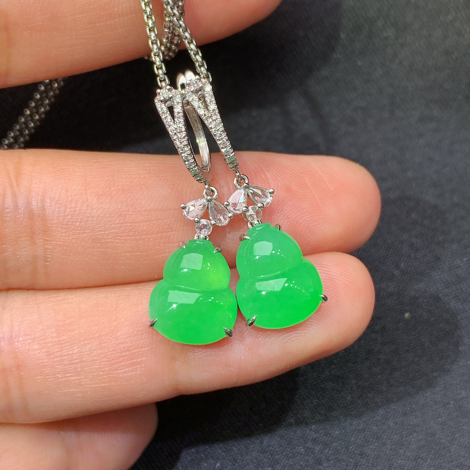 冰阳绿葫芦耳坠，18k金镶嵌，简约时尚，冰润色阳，种水足，L6 尺寸10.9*9*3