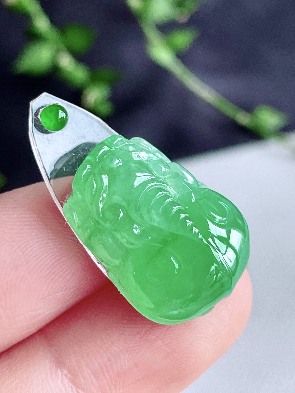 【裸石】冰甜阳绿貔貅吊坠
【说明】缅料 性价比高  
【尺寸】21.2-16.1-7..