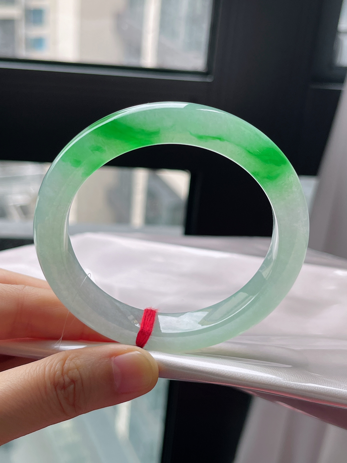 正圈58圈口，翡翠冰糯种飘阳绿手镯